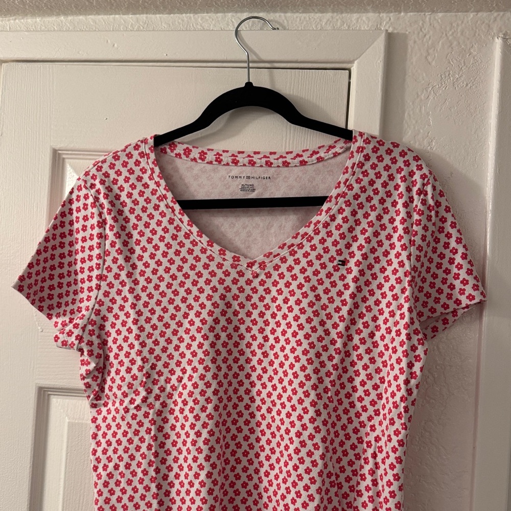 Tommy Hilfiger Women’s Floral V-Neck Top